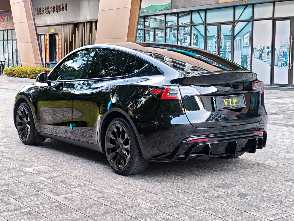 Tesla Model Y 2023 — фото 13