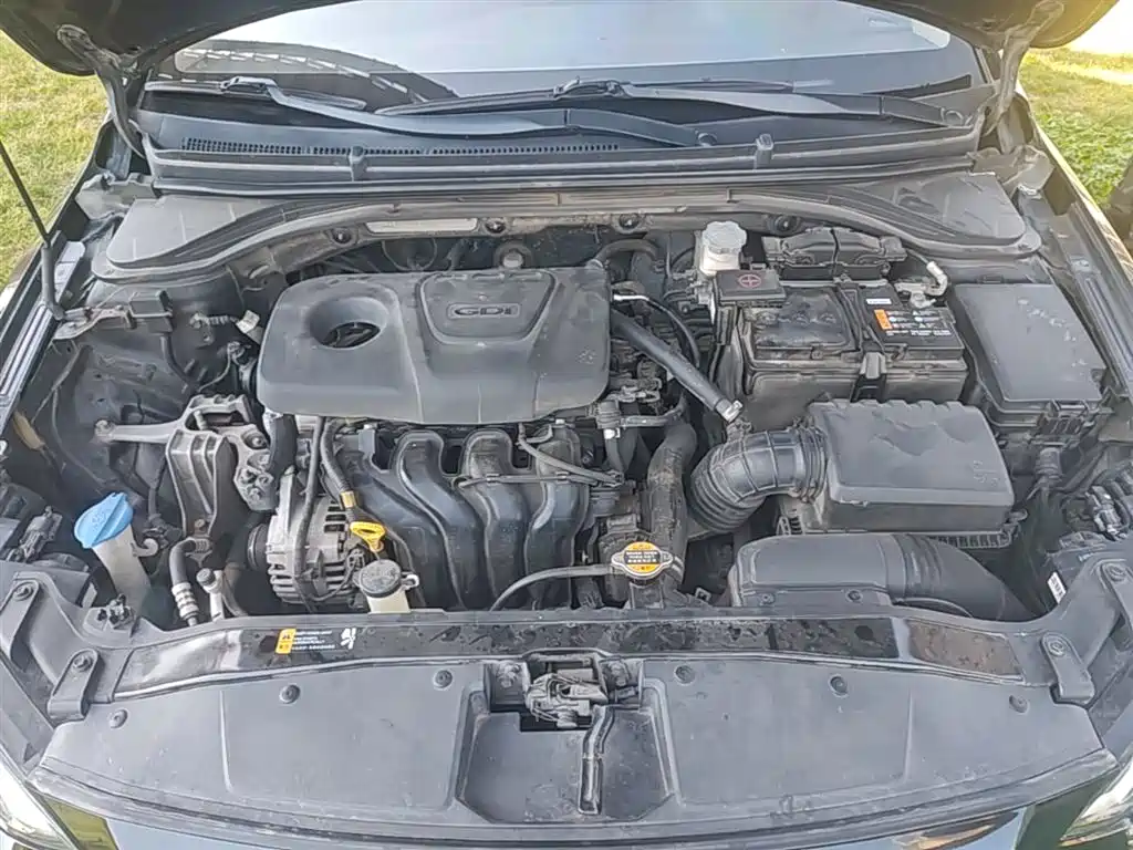 Hyundai Elantra 2018 — фото 16