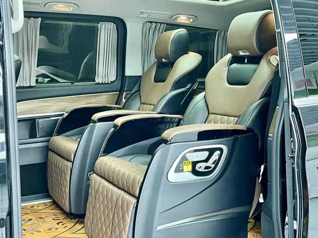 Mercedes-Benz V-Class 2021 — фото 20
