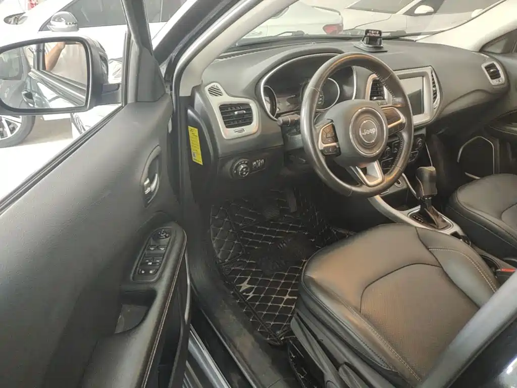 Jeep Compass 2019 — фото 16