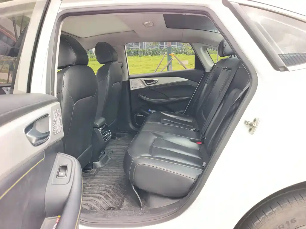Roewe i6 MAX New Energy 2023 — фото 9