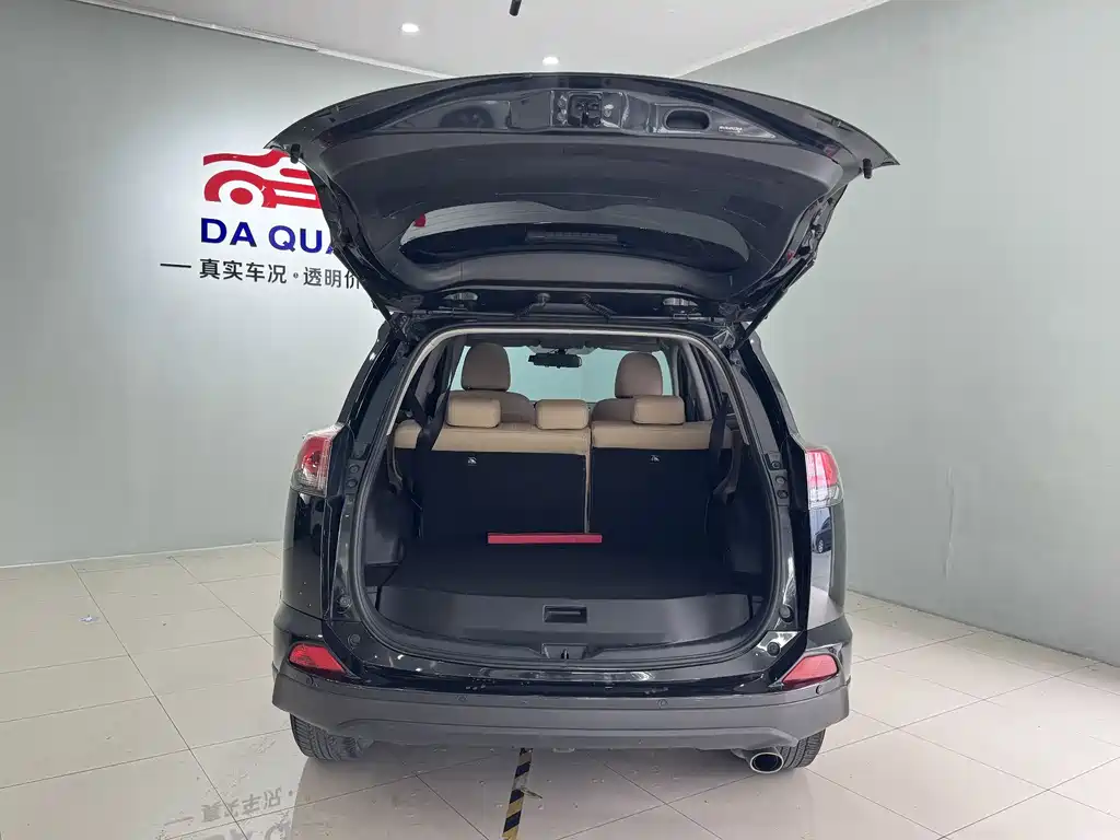 Toyota RAV4 2018 — фото 14