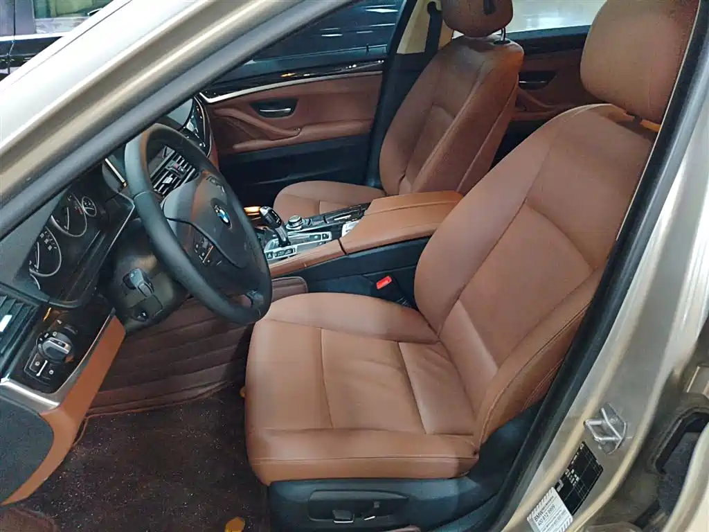 BMW 5 Series 2015 — фото 11
