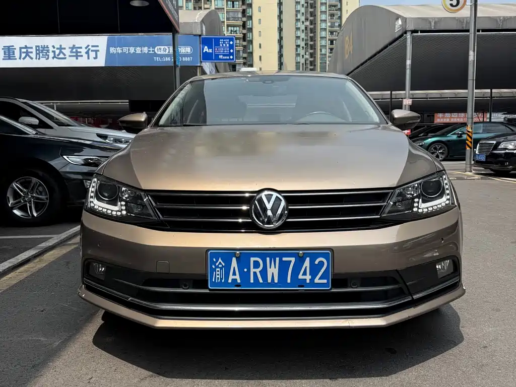 Volkswagen Sagitar 2015