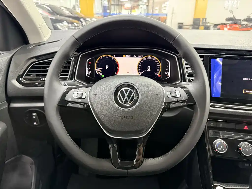 Volkswagen T-Roc 2023 — фото 13