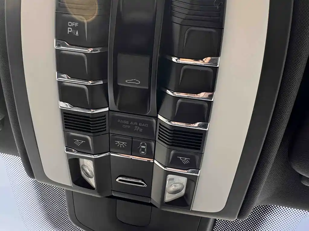 Porsche Cayenne Hybrid 2018 — фото 15