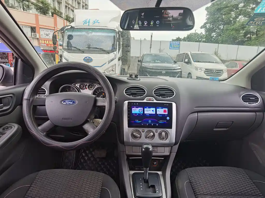 Ford Focus 2014 — фото 16