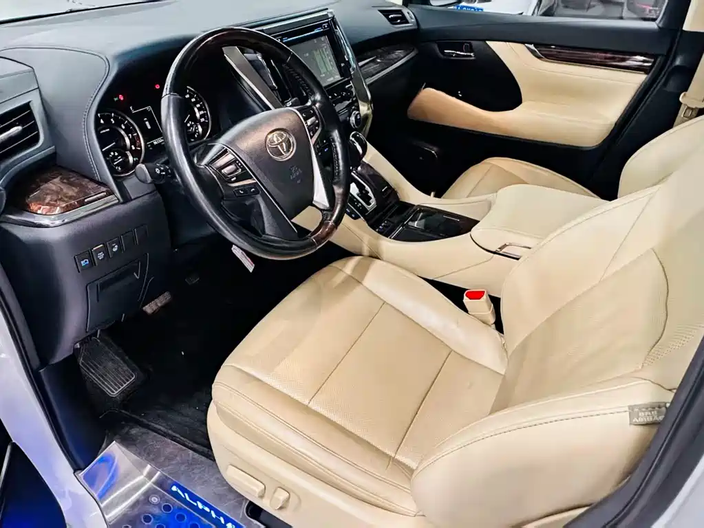 Toyota Alphard 2018 — фото 8