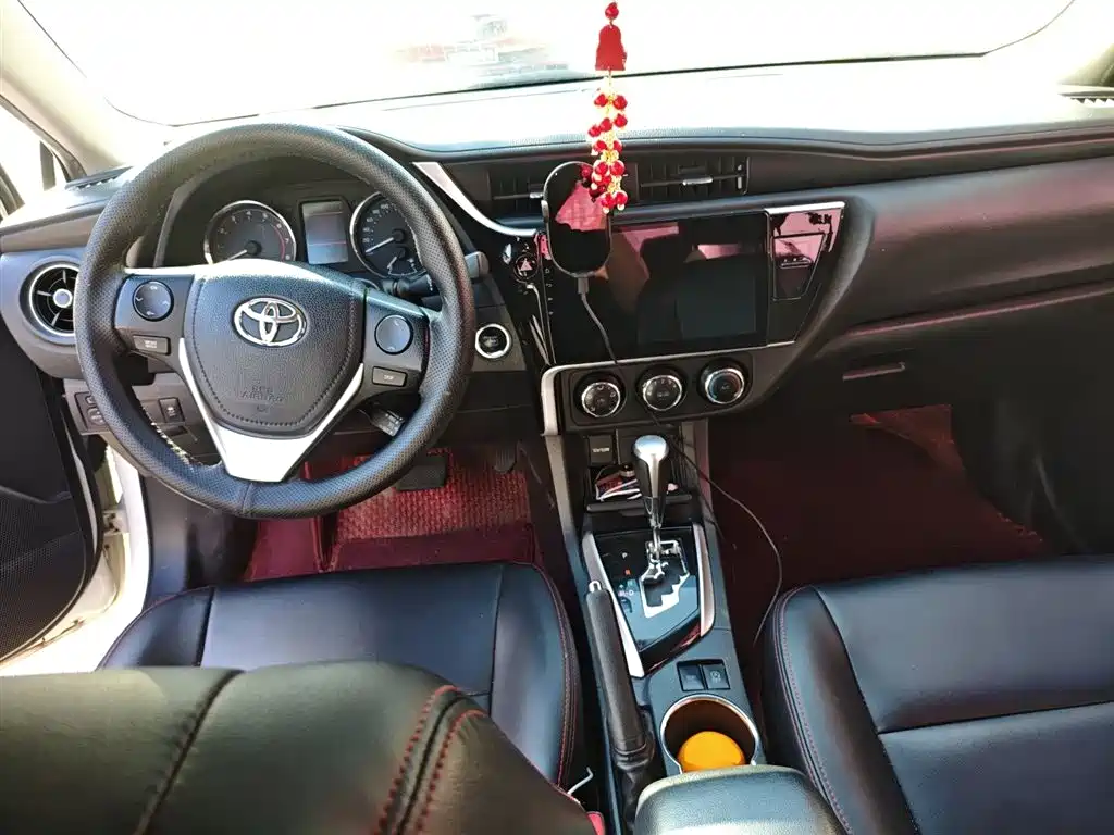 Toyota Corolla 2018 — фото 6