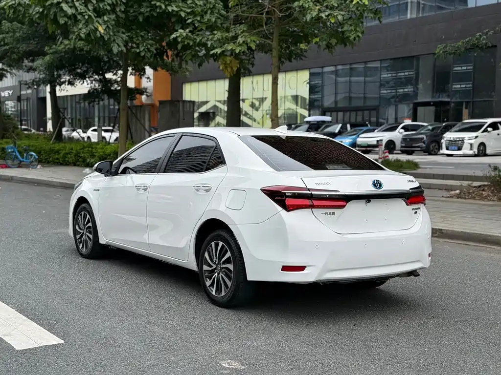 Toyota Corolla 2018 — фото 6