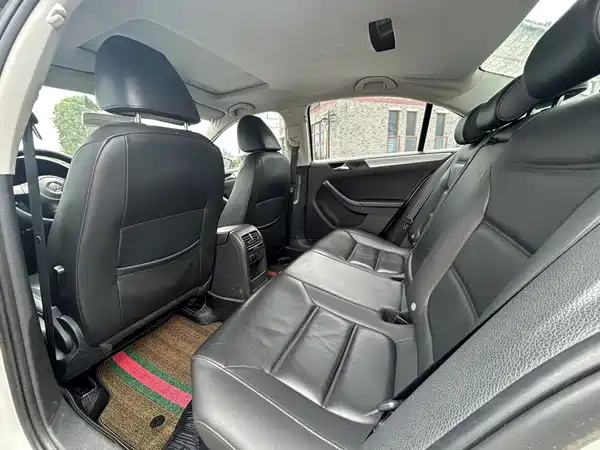 Volkswagen Sagitar 2014
