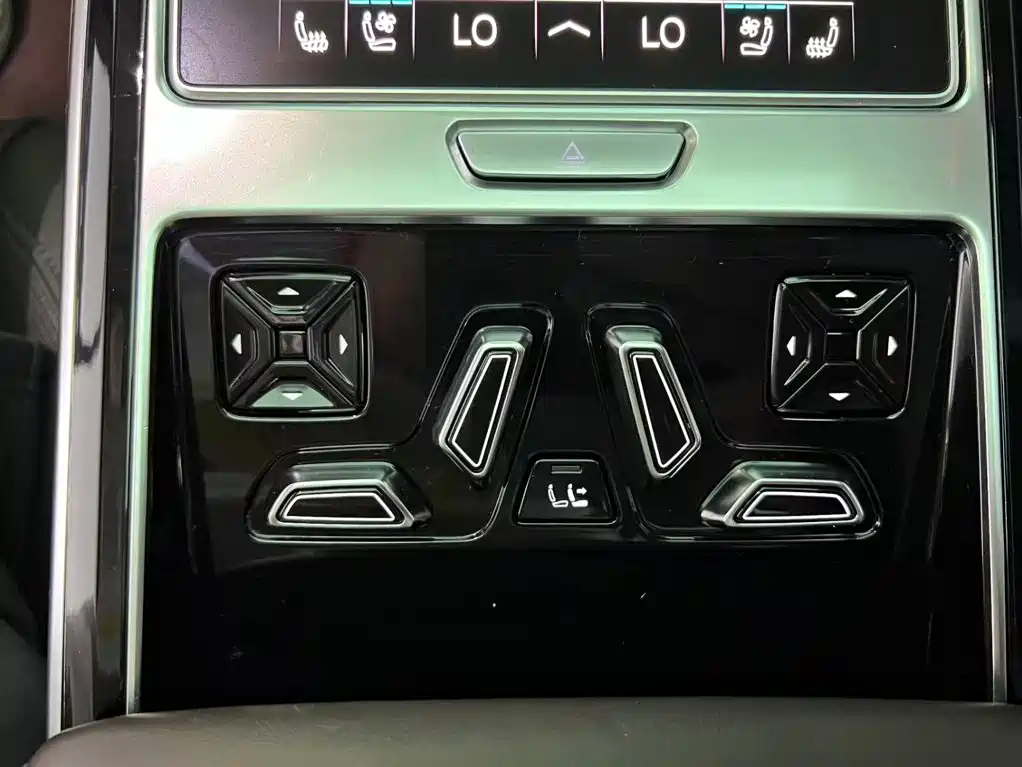 Audi A8 2020 — фото 19