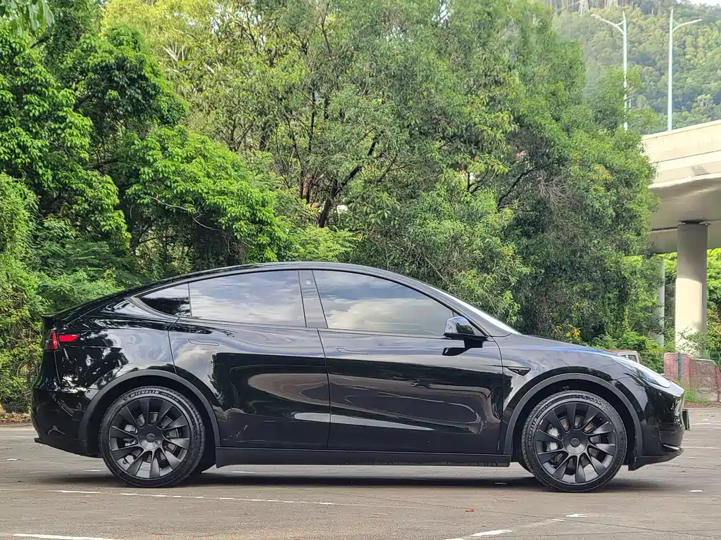 Tesla Model Y 2022 — фото 13