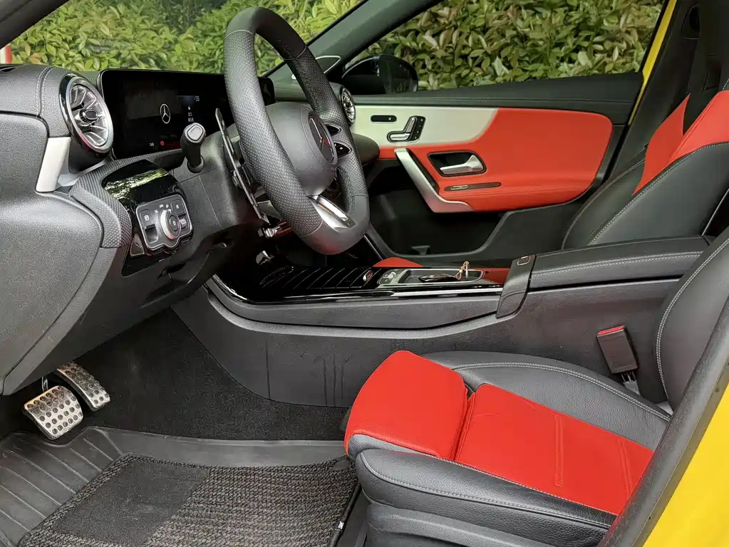 Mercedes-Benz A-Class AMG 2024 — фото 11