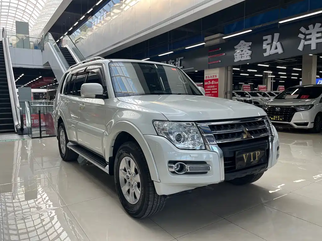 Mitsubishi Pajero 2017 — фото 3