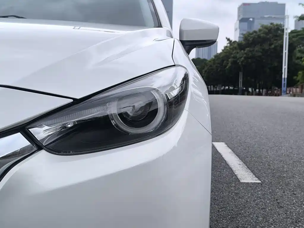 Mazda 3 Axela 2018 — фото 8
