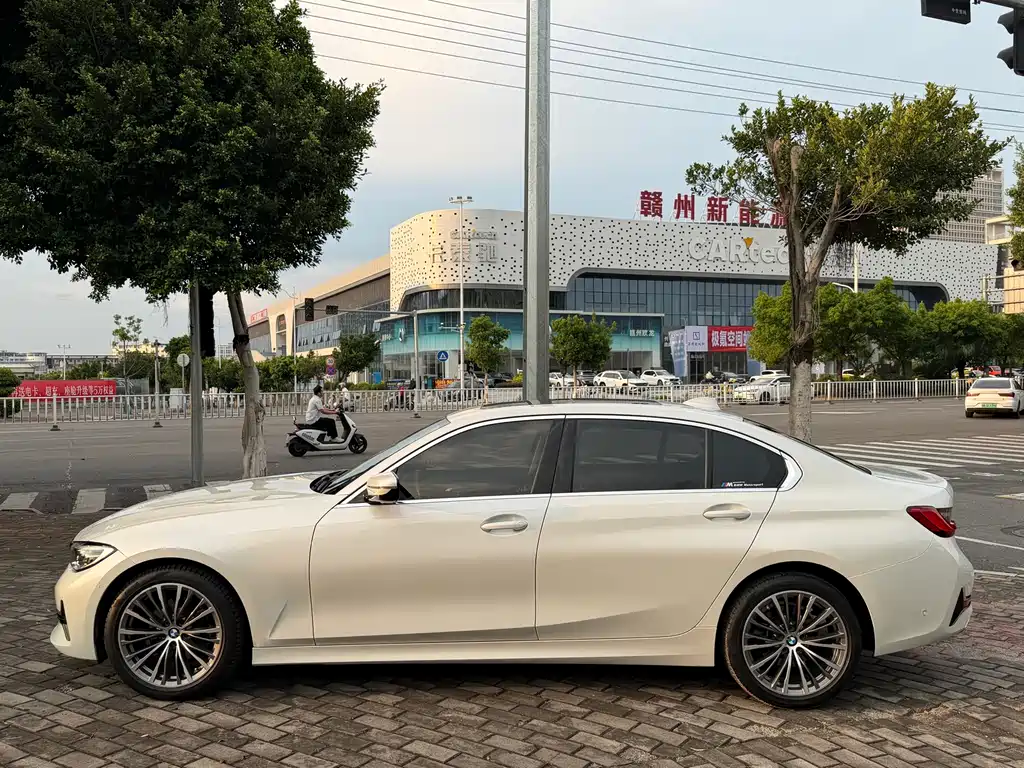 BMW 3 Series 2019 — фото 14