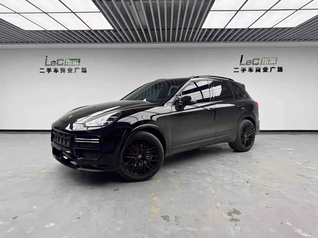 Porsche Cayenne 2017 — фото 1