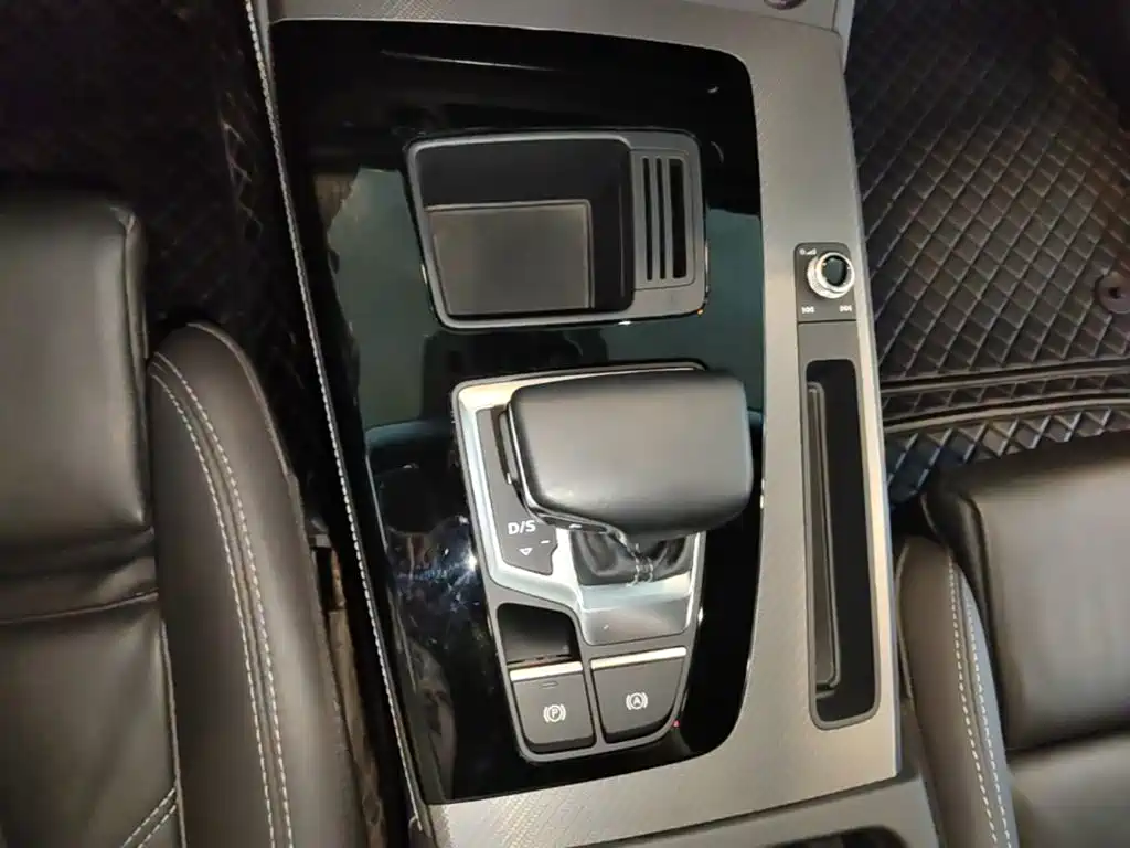 Audi Q5L 2022 — фото 14