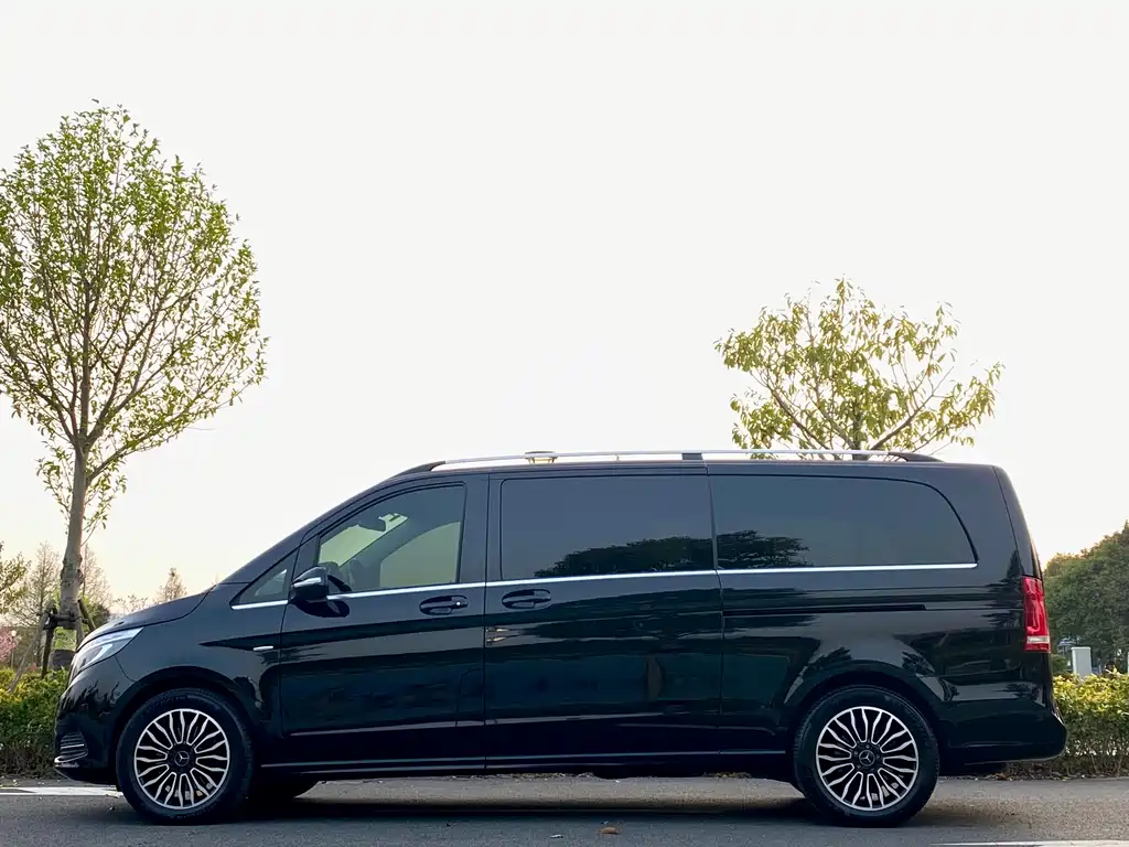Mercedes-Benz V-Class 2017 — фото 17