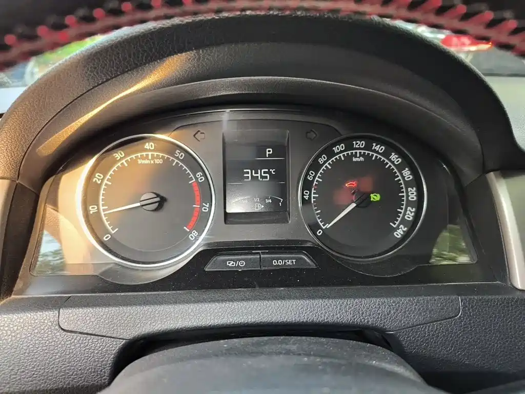 Skoda Rapid Spaceback 2014 — фото 4