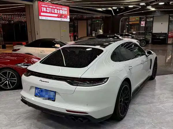 Porsche Panamera 2021