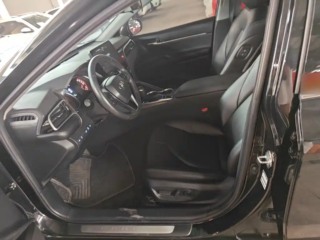 Toyota Camry 2021 — фото 15