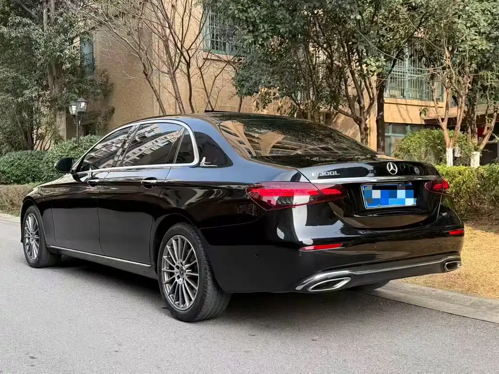Mercedes-Benz E-Class 2023 — фото 4