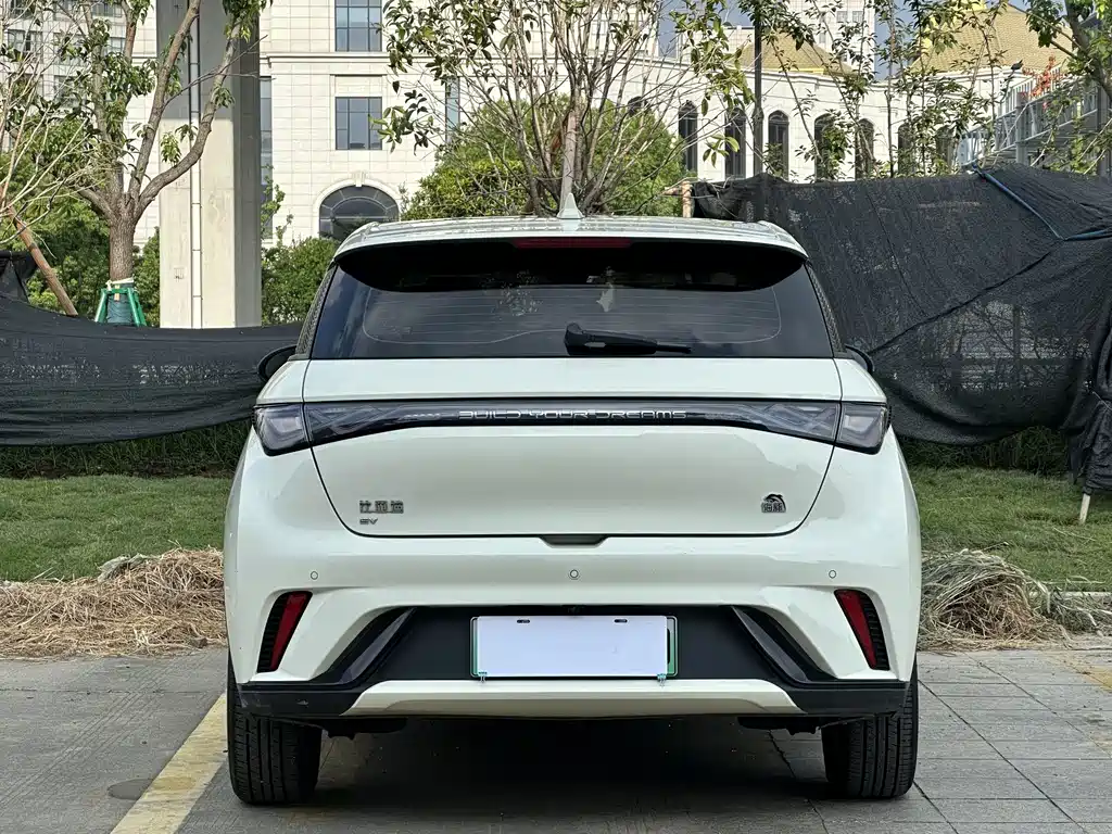 BYD Dolphin 2023