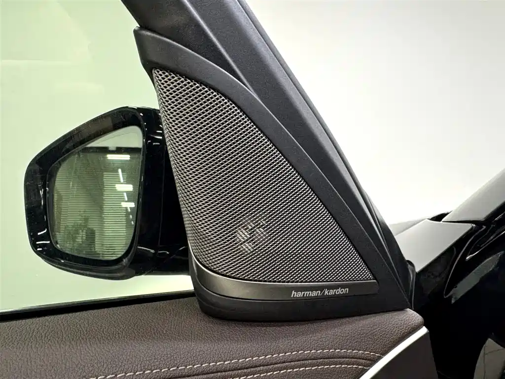 BMW 5 Series 2021 — фото 17