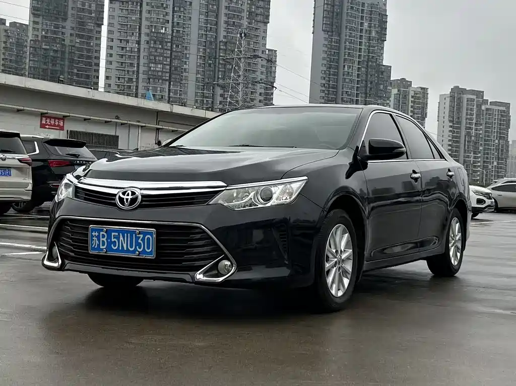Toyota Camry 2017 — фото 1