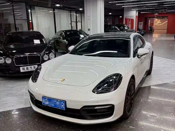 Porsche Panamera 2021