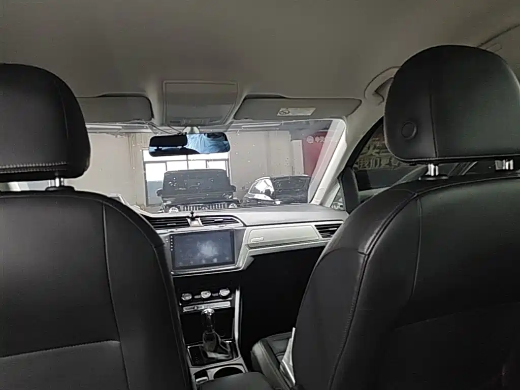 Volkswagen Touran 2017 — фото 18