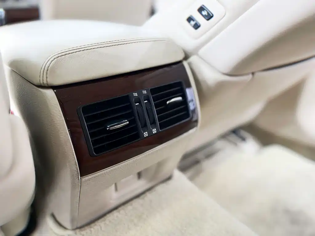 Lexus LS 2015 — фото 16