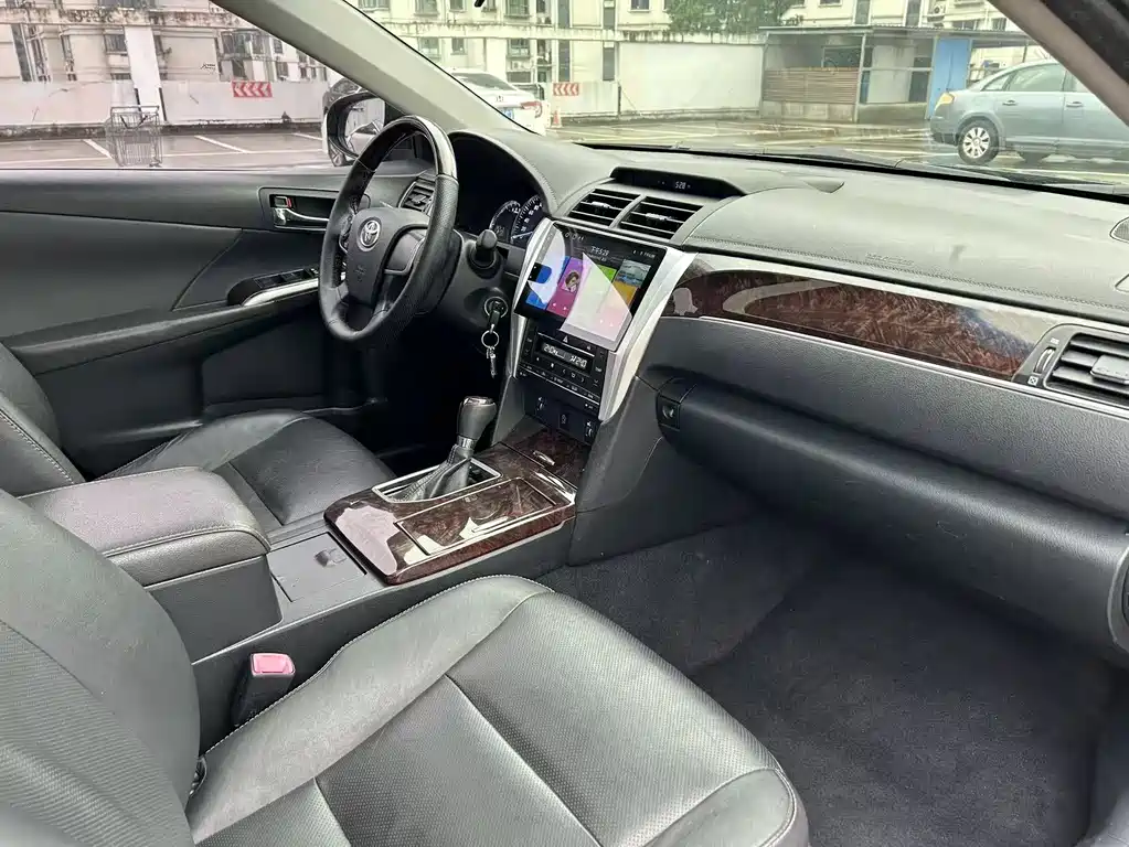 Toyota Camry 2017 — фото 18