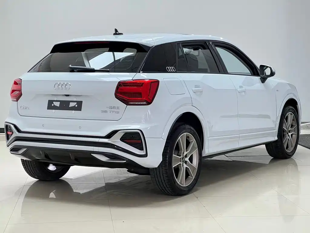 Audi Q2L 2023