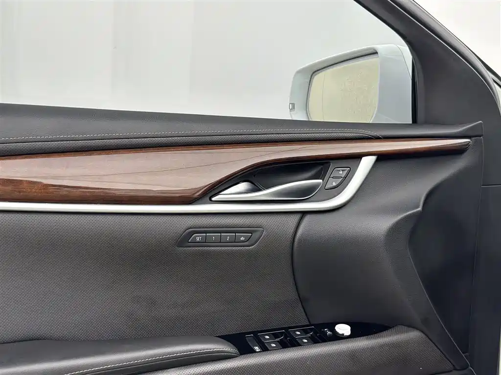 Cadillac XTS 2017 — фото 13