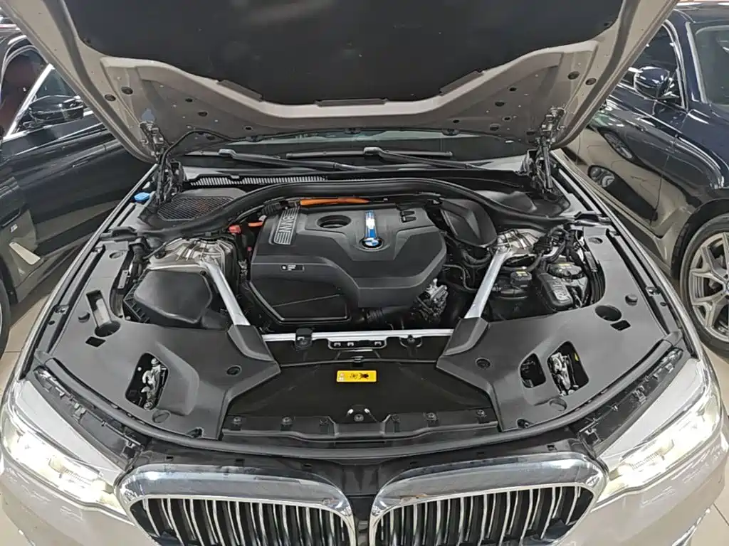 BMW 5 Series New Energy 2019 — фото 20