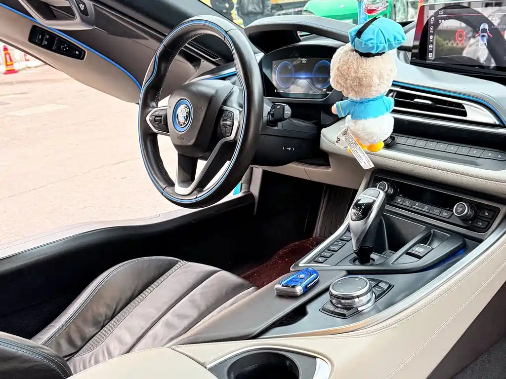 BMW i8 2017 — фото 10
