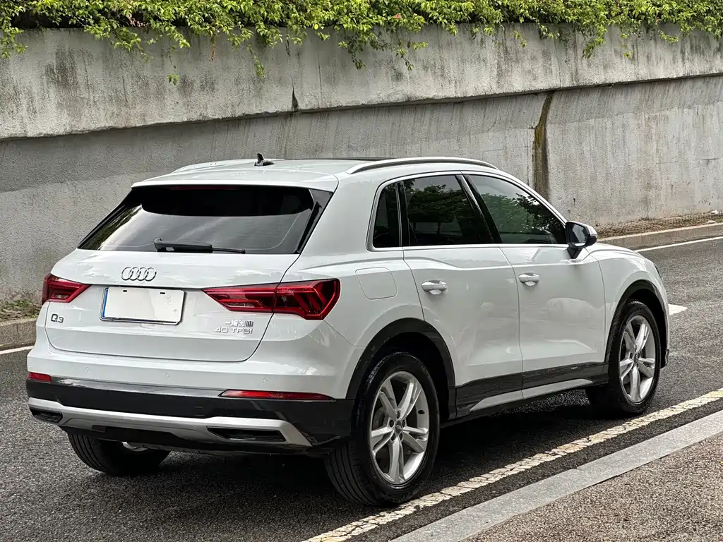 Audi Q3 2019 — фото 23