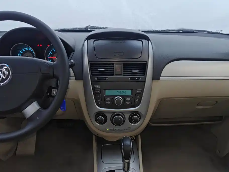 Buick Excelle 2015 — фото 13