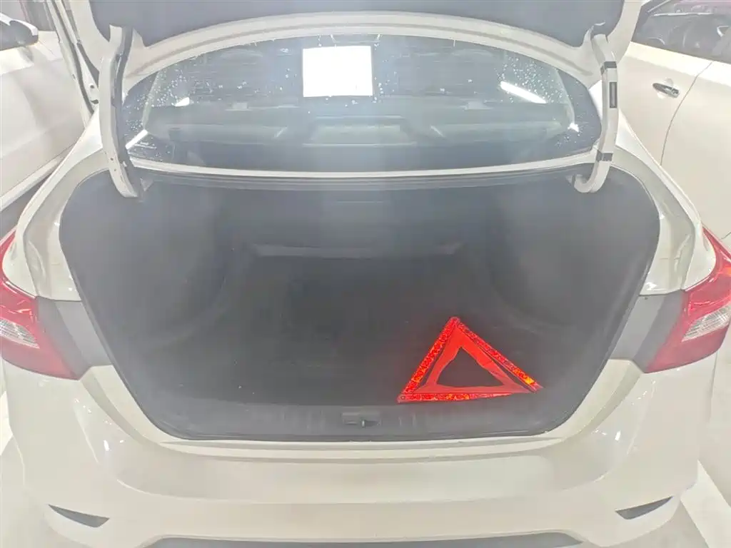 Nissan Sylphy 2018 — фото 19