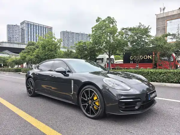 Porsche Panamera 2022