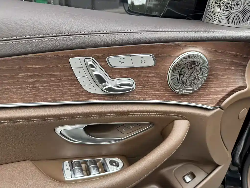 Mercedes-Benz E-Class 2023 — фото 18