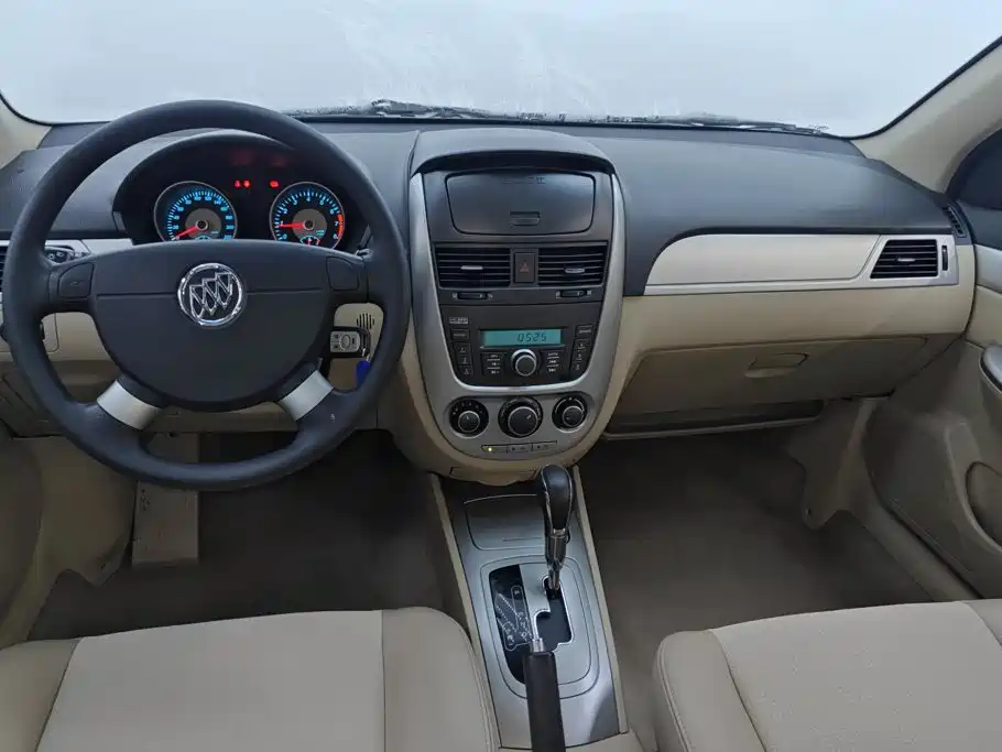Buick Excelle 2015 — фото 12