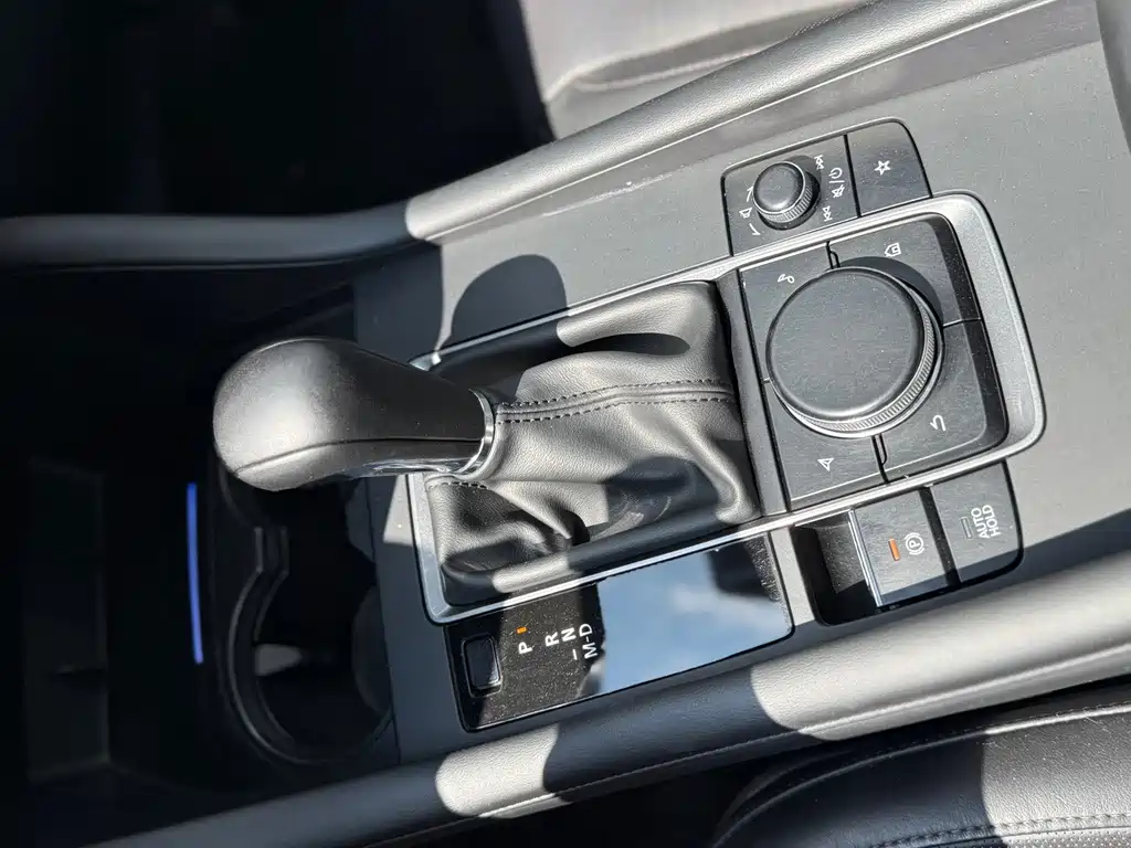 Mazda 3 Axela 2019 — фото 14