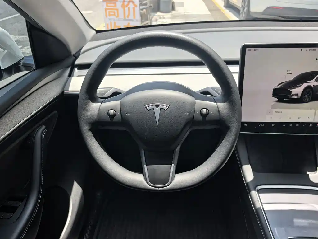 Tesla Model Y 2024 — фото 13