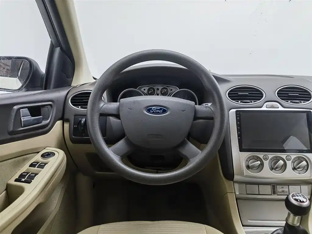 Ford Focus 2015 — фото 11