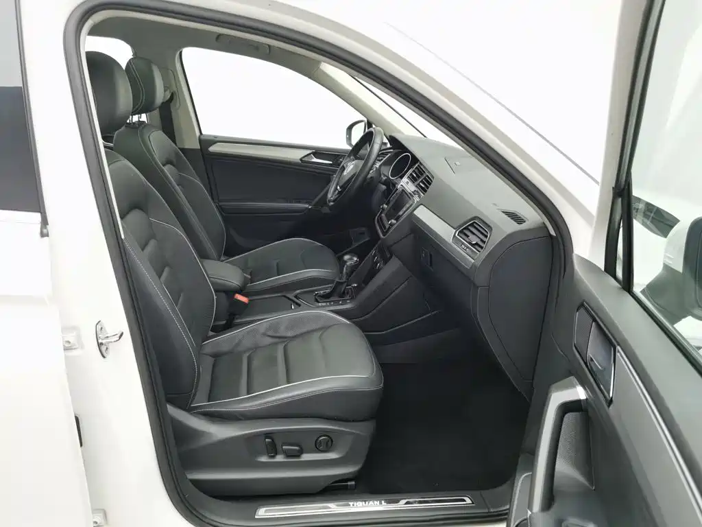 Volkswagen Tiguan L 2017 — фото 23