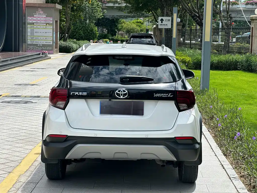 Toyota Yaris L 2022 — фото 11